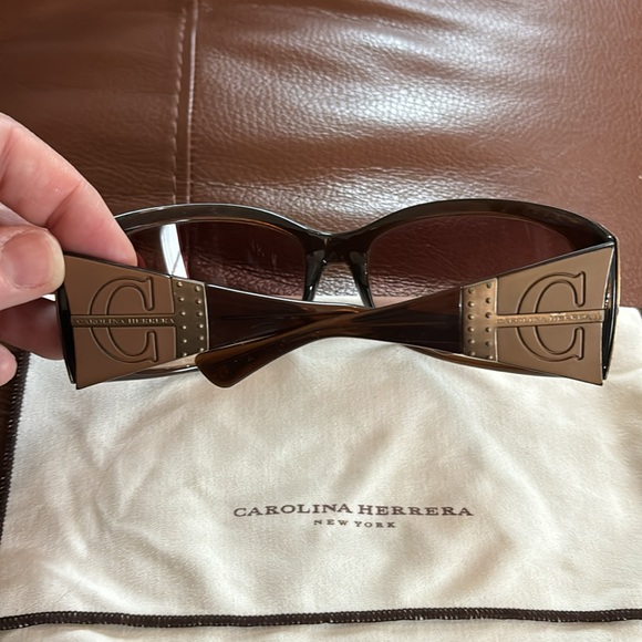 Carolina Herrera brown sunglasses with case - Picture 6 of 8